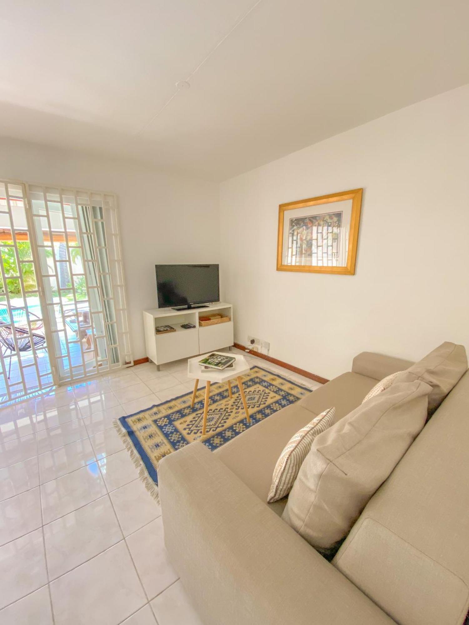 Chic Home With Private Pool, 1 Min To Beach 马勒勒角 外观 照片