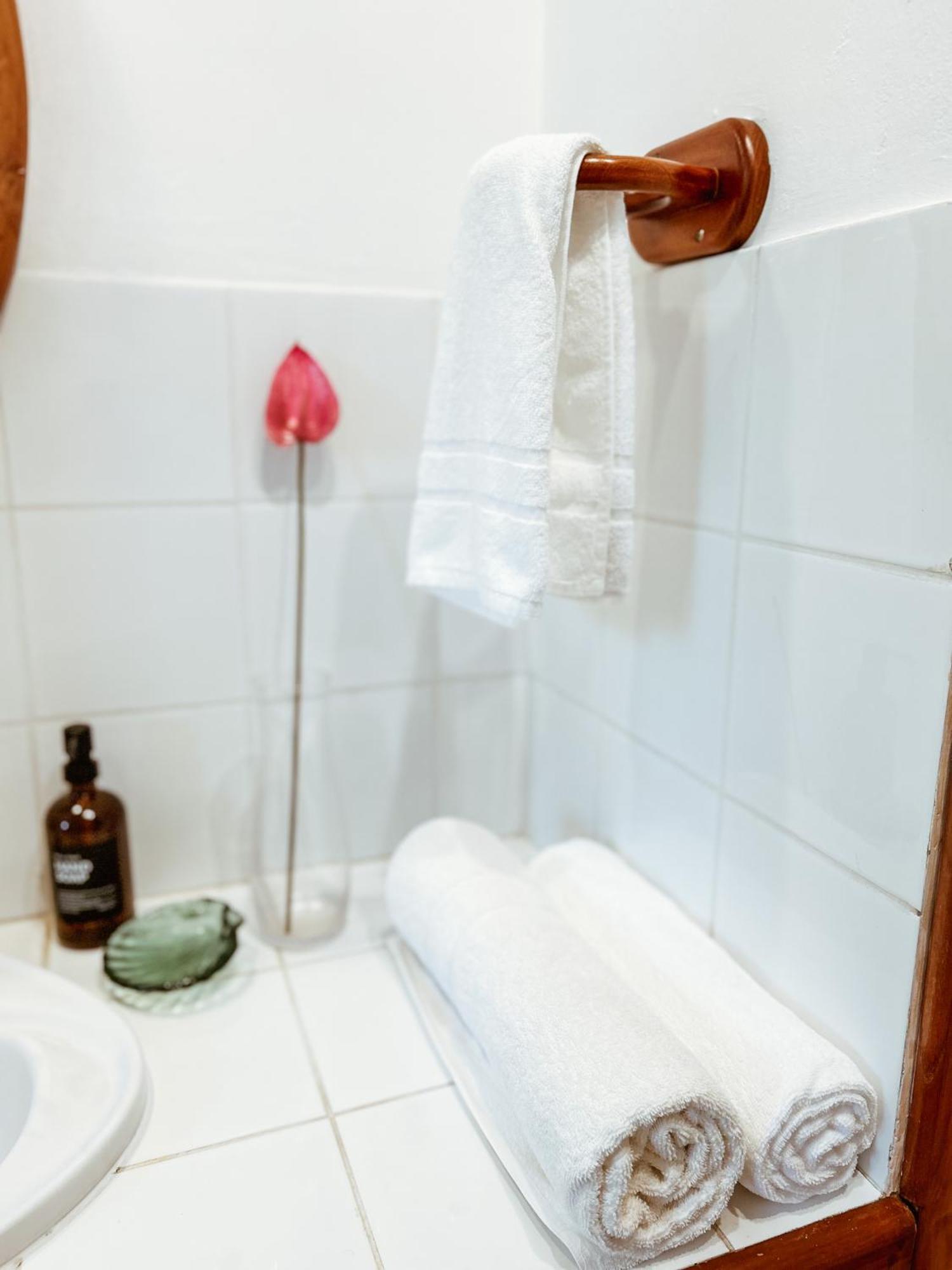 Chic Home With Private Pool, 1 Min To Beach 马勒勒角 外观 照片